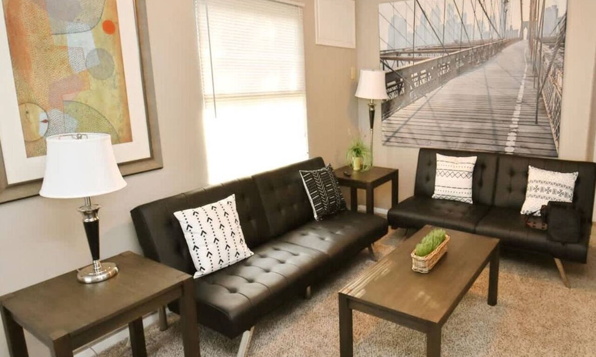 South Bend Apartment | 1 bedroom apartment near Notre Dame (1309.5)