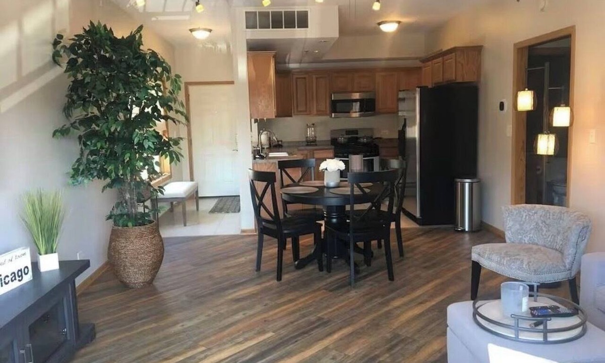 Chicago Ridge Apartment | 2-bedroom apartment in pleasant Oak Lawn with AC comfort