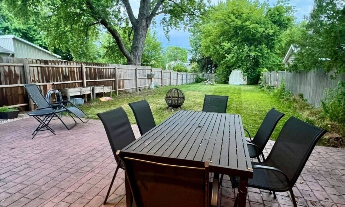 Grand Haven House | 2-bedroom house walking distance to downtown Grand Haven