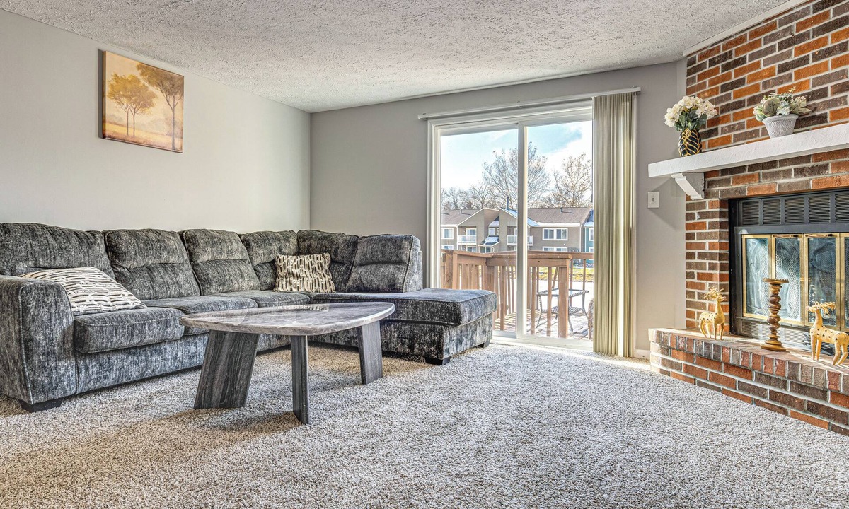 Castleton Condo | 2 Mi to Castleton Square Mall! Quaint Condo
