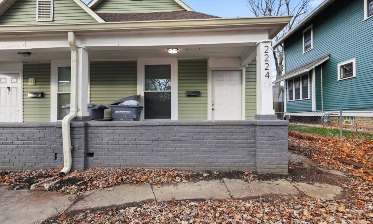Near Eastside House | 2Bd/1Bth Fenced Backyard! 10 min to Downtown!
