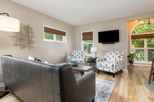 Saugatuck House | 2min walk downtown-Pet Friendly-Offstreet Parking