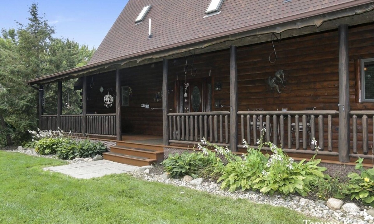 Holland Cabin | 3 miles from downtown Holland 12 miles from Saugatuck 7 miles to Lake Mich