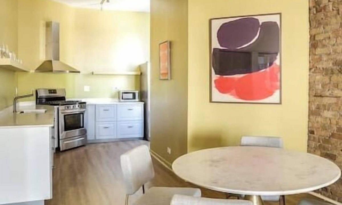 River North Apartment | 3rd Floor Flat in River North - 3N
