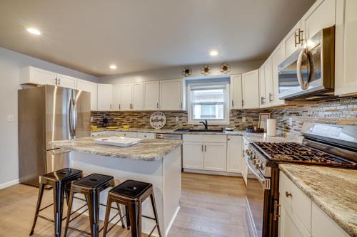 East Chicago House | 4 Mi to Lake Michigan: East Chicago Home w/Grill