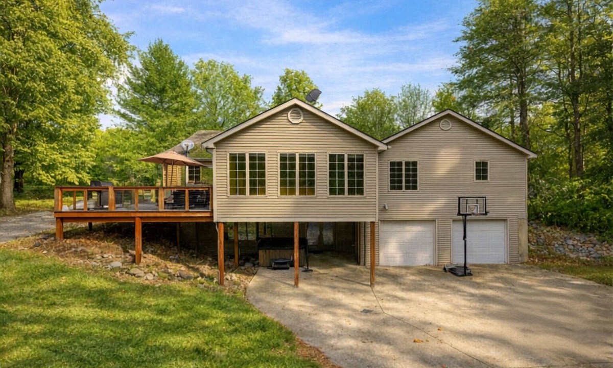 Gnaw Bone House | 4 Paws Getaway