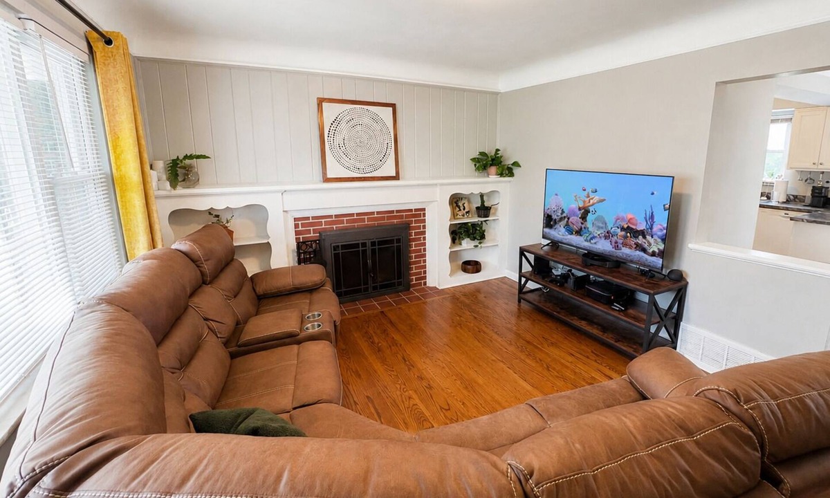 Anderson Township House | 5BR East Cincinnati Home - Near Mercy Anderson - Pet Friendly - Fenced Yard