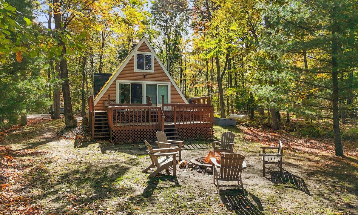 Sears Cabin | A-Frame | Hot Tub, Fireplace, River, Kayaks &Tubes