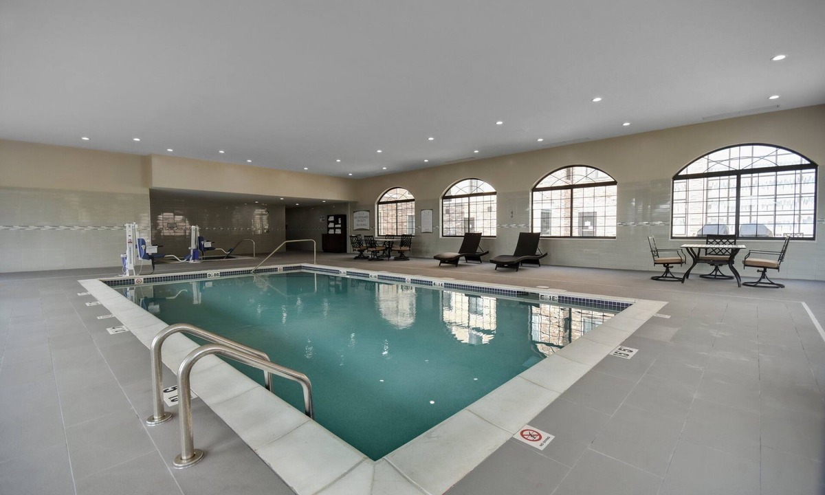 Holland Apartment | ADA Suite w/Roll-in Shower, Breakfast, & Pool