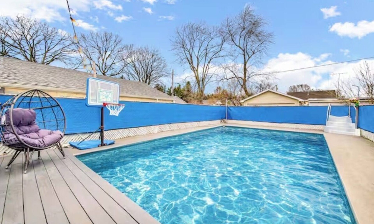 Michigan City Villa | Amazing! 4BDR 5min To Lake With Privet Pool And Heater enjoy!