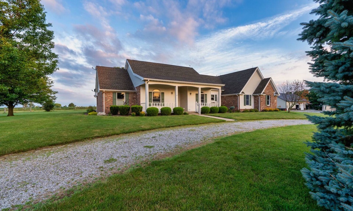 Flora House | Authentic Farm-Stay Experience!