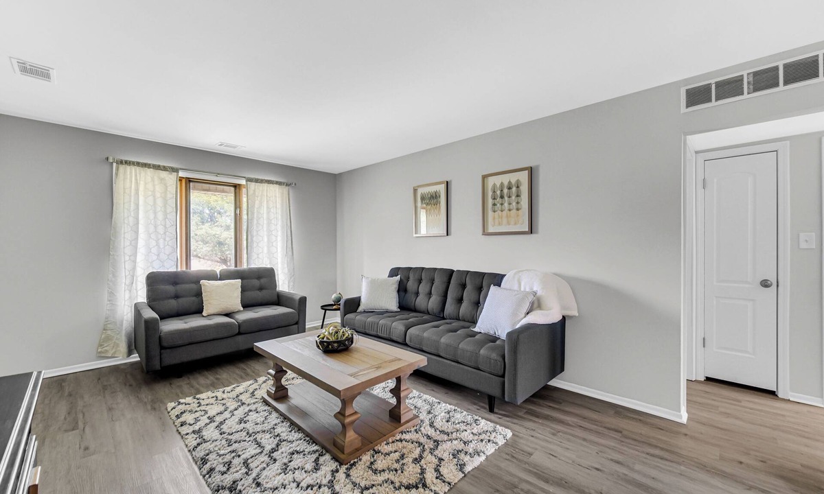 Munster Apartment | AVAIL 4/2/27- 2BED CONDO by Hospital & Chicago