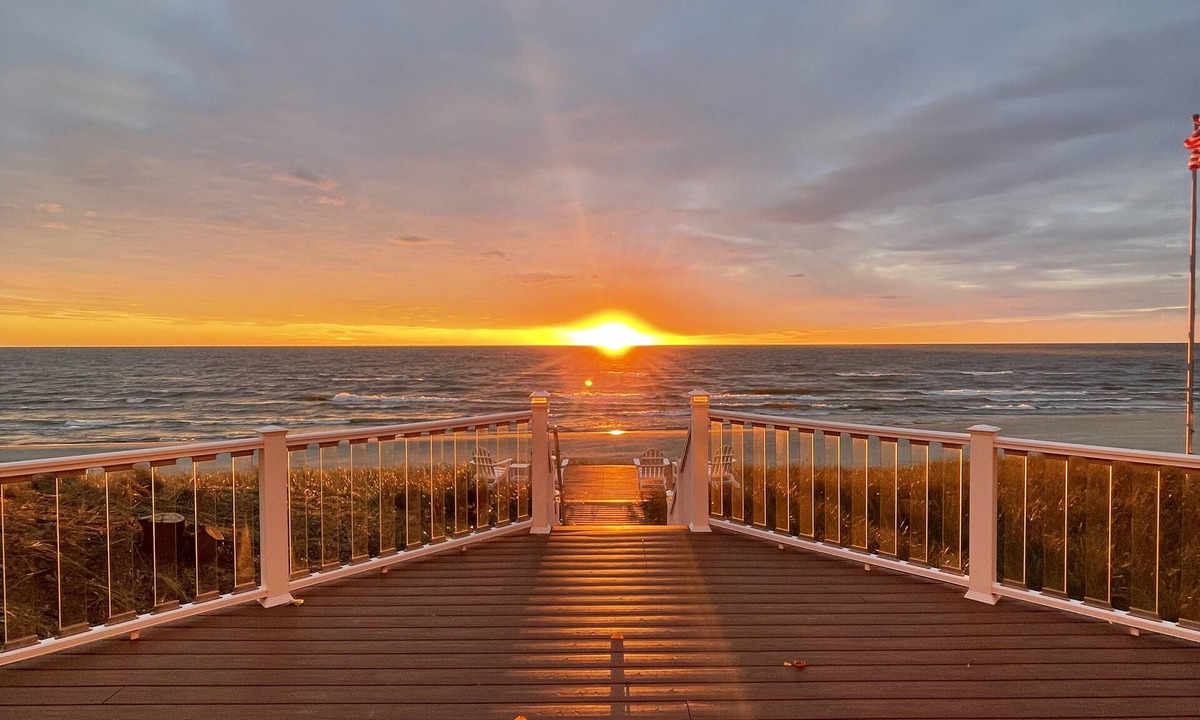 Ferrysburg Cottage | Beachfront Home on Lake Michigan. Enjoy gorgeous views and a private beach!