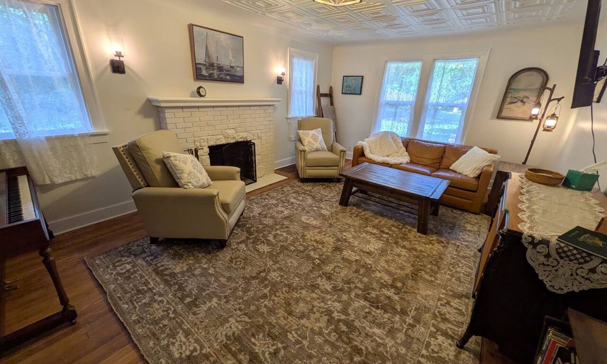 Niles House | Beautiful 4-bedroom historic home on 4-acre lot in Niles, close to Hwy 12