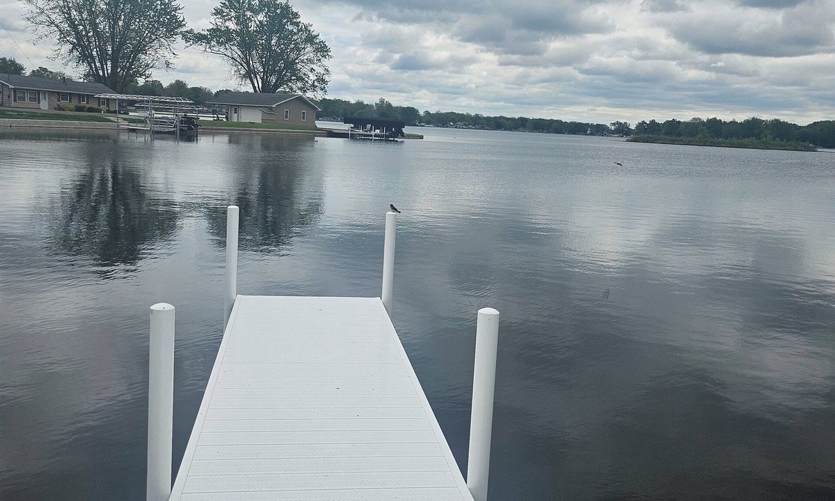 Warsaw House | Beautiful Lakefront home, pets welcome, fully fenced, dock, kayaks, fishing!