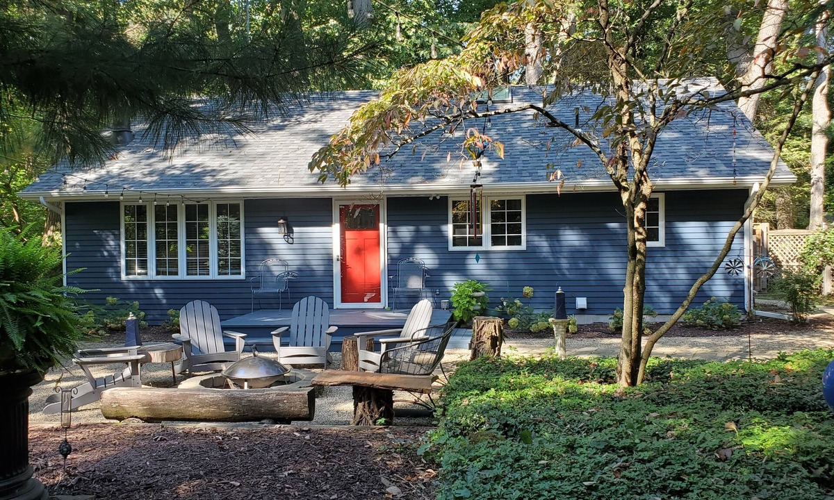 Grand Beach Cottage | Beautiful Private Cottage, Sleeps 6, Walk to Beach