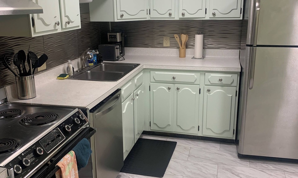 Battle Creek Condo | Beautiful- Quiet -Secure 2-bedroom condo with AC in charming Battle Creek
