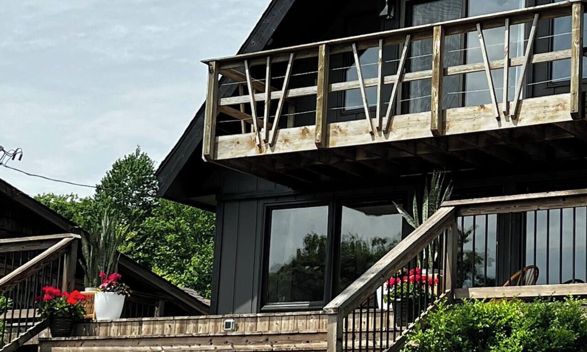 Vandalia House | Beautiful rental with amazing views on Donnell Lake’s North Shore,