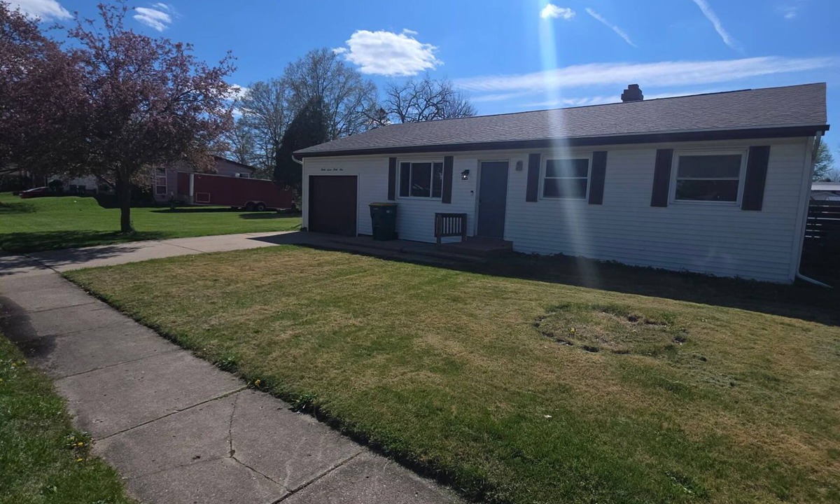 Mishawaka House | Beautifully renovated spacious home in Mishawaka