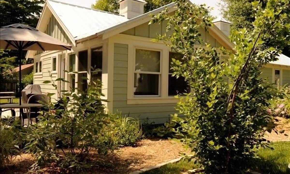Spring Lake Cottage | Booking for Summer 26. Call 616-822-4979 for details.