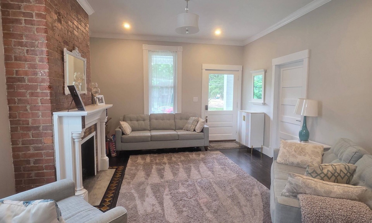 Norwood Apartment | Bright 1 bdrm Norwood apartment near Xavier Factory 52 and Downtown Cincinnati