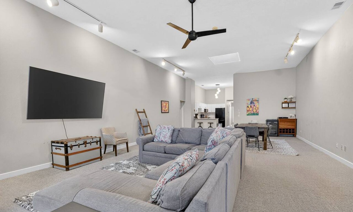 Holland Apartment | Bright 3-Bedroom Downtown Holland Apartment