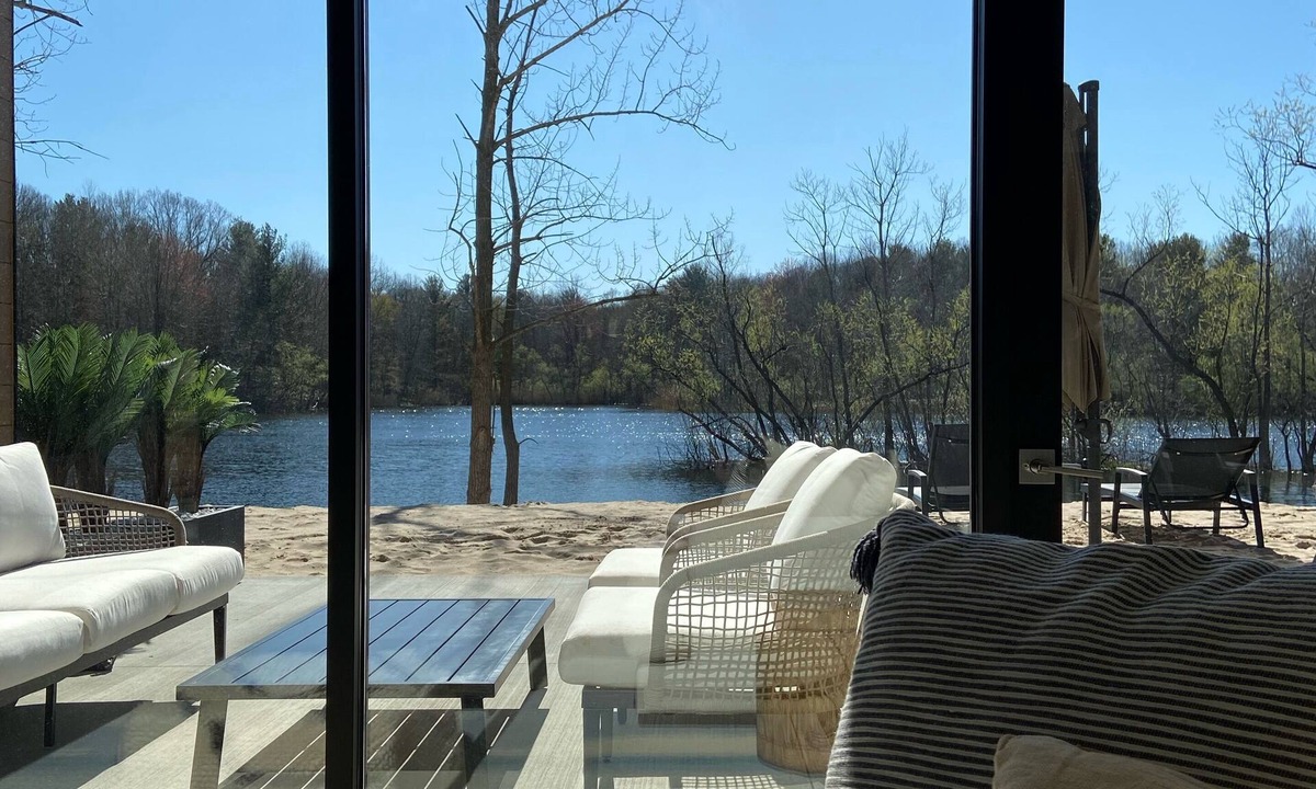 Stevensville House | Bright & Modern Home: Heated Pool Open 5/20-10/4