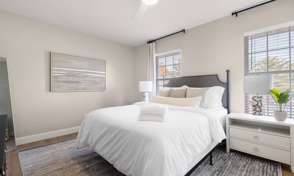 Northeast South Bend House | Bring Everyone/NEW 5BR Townhome Designed for Groups/ Home Base near ND