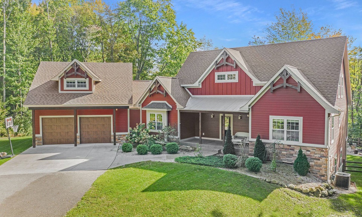 Holland House | Bring the Family: 9 BR, Heated Pool, Hot Tub! Enjoy SW Michigan!