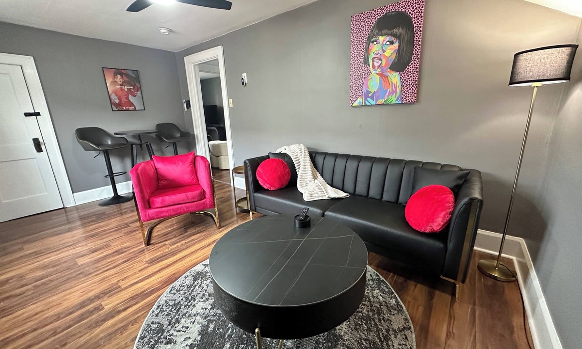Muncie House | Cardi B-Up Cozy 1-bedroom house in the Ball State University Village in Muncie