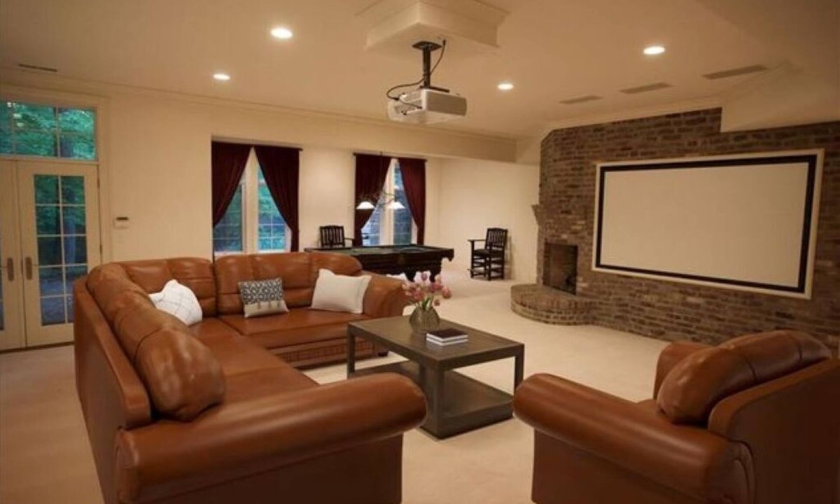 Indianapolis House | Castle with 5 bedrooms and WiFi, fitness room in fabulous Indianapolis