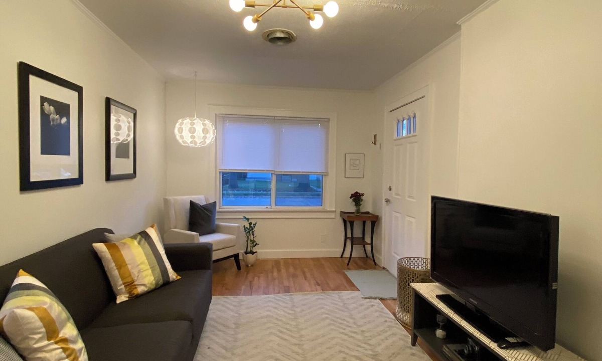 Hazel Park House | Charming 1-bedroom house in up and coming Hazel Park