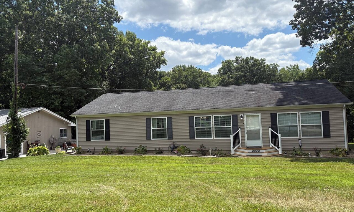 Bloomington House | Charming 1-bedroom house in Bloomington 6 min from campus. with all amenities