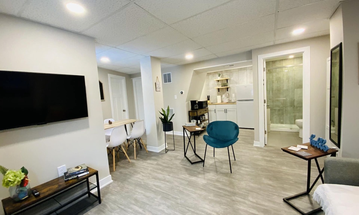Valparaiso Apartment | Charming 2 Bedroom Apt. Close to Valparaiso University Short-Term Stays
