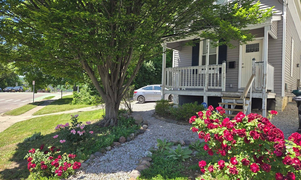 Clifton Cottage | Charming cottage, 3Qn w/WiFi, Parking, AC walkable to Clftn Nrthsd near dwntwn