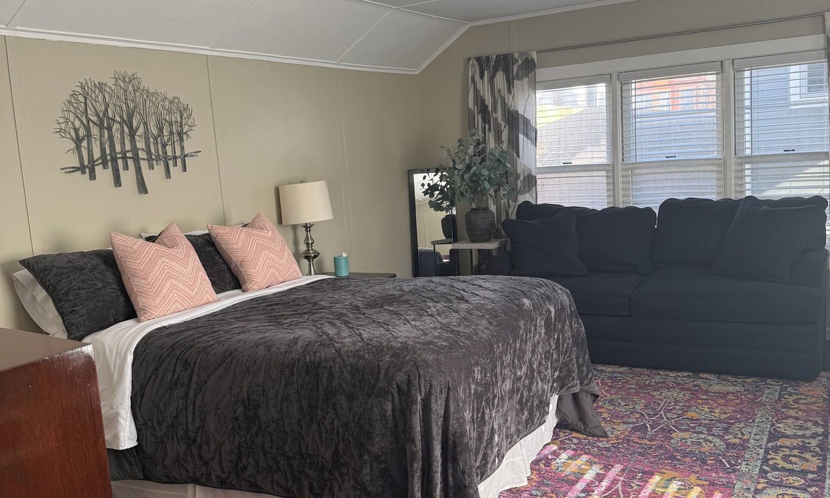 Lafayette Cottage | Charming cottage in central Lafayette 8 min to Purdue