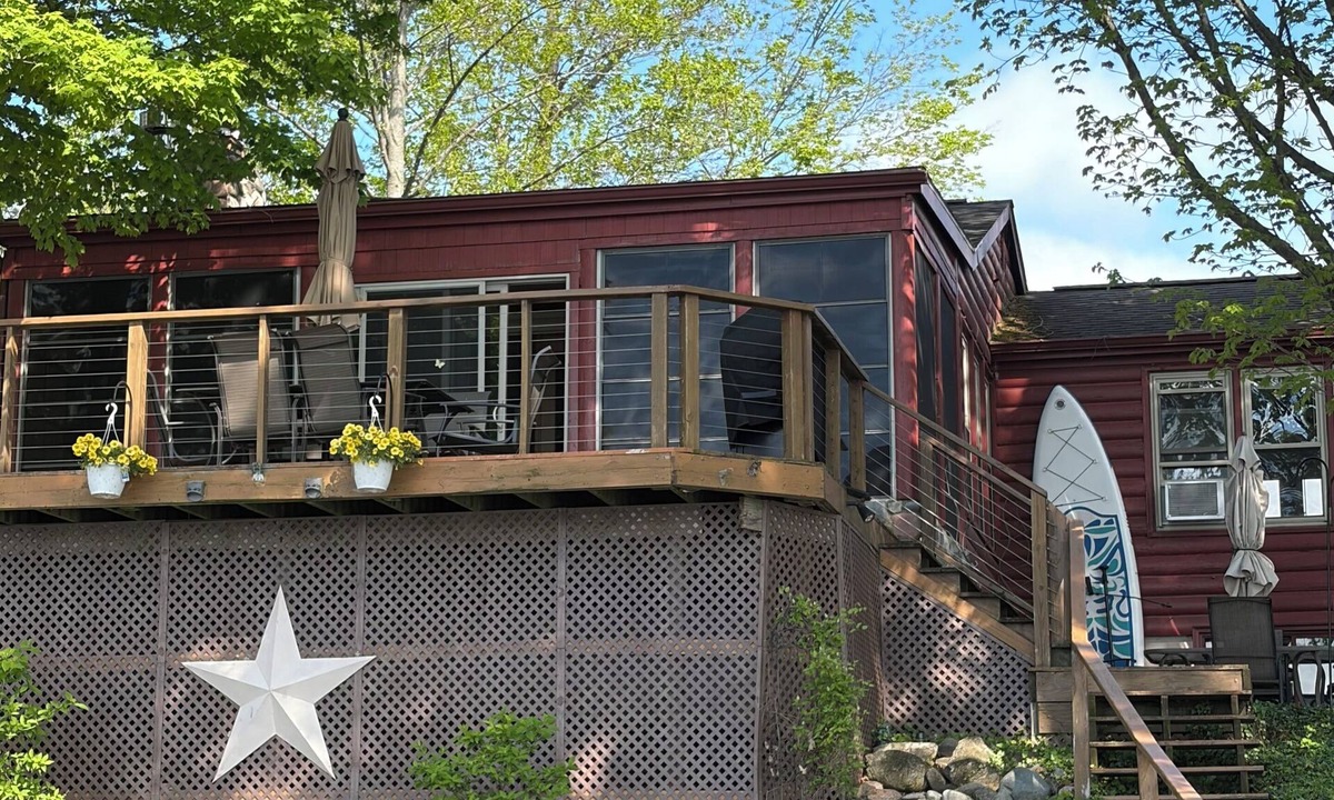 Howe House | Charming Lake Front home on private lake 3BR kayaks, swimming, boating