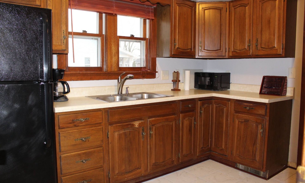South Bend House | Charming Mishawaka & South Bend Getaway - Your Home Away from Home! - Smart TV!