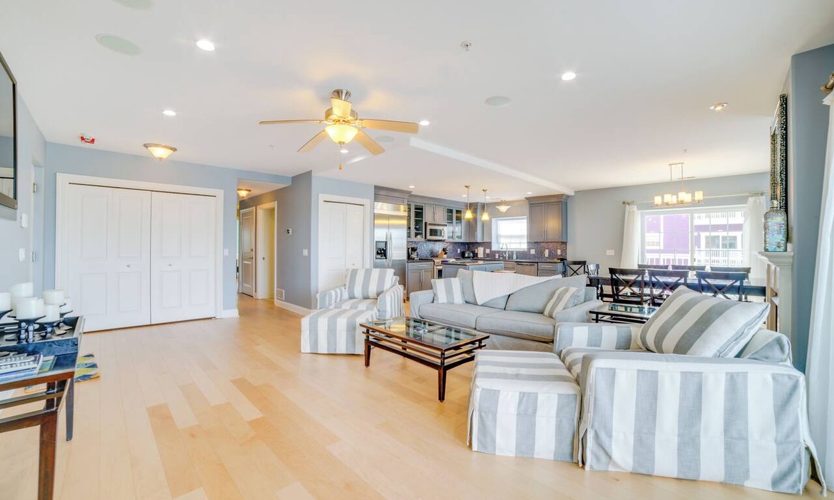 New Buffalo Condo | Charming New Buffalo Condo: Walk to Lake Michigan!