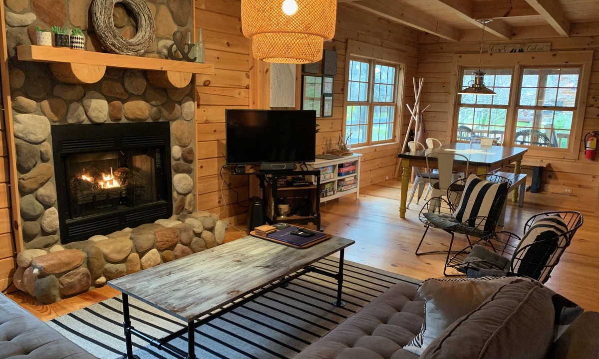 Saugatuck Cabin | Charming Saugatuck Log Cabin - minutes away from everything!