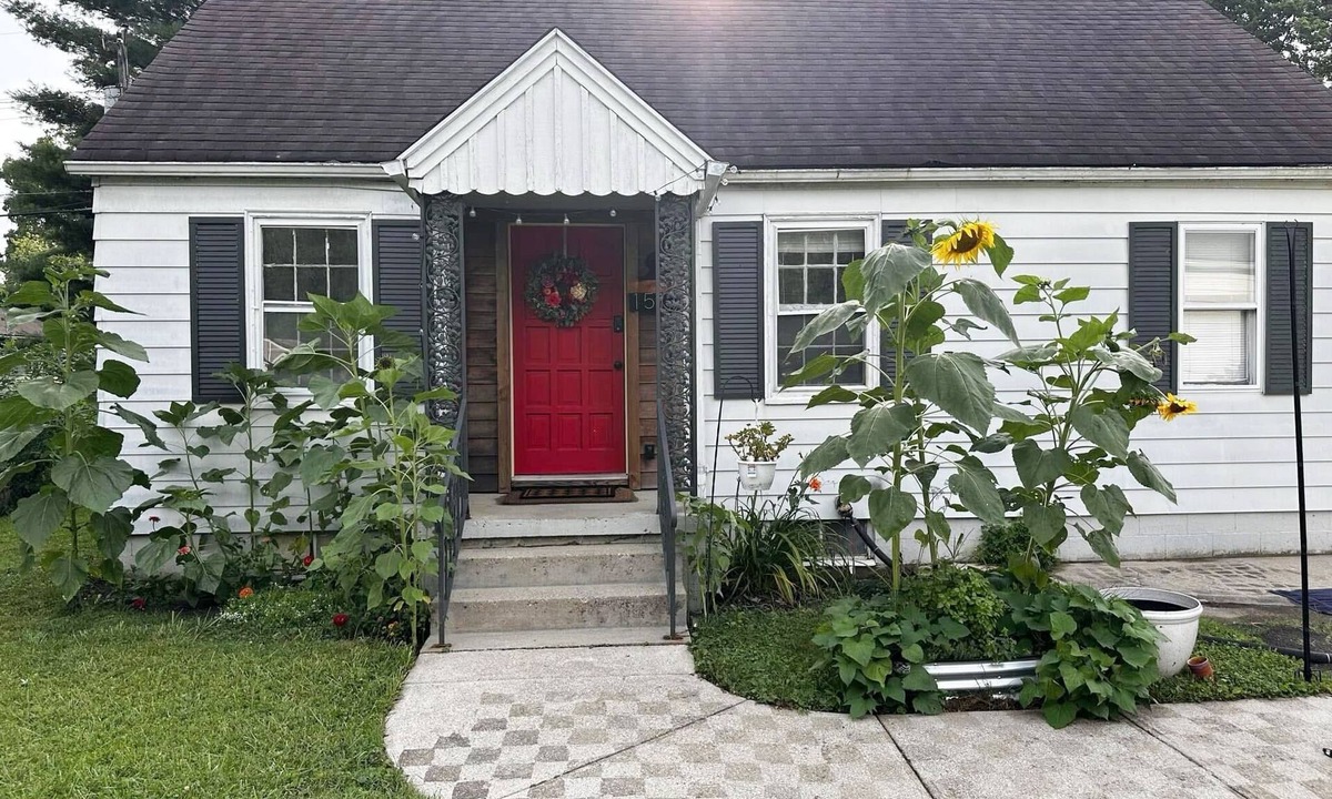 Muncie House | Checkers of Muncie: Vintage + Modern Charm: 9 Min to Ball State