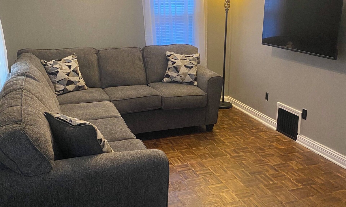 South Bend House | Clean 3BR Near Notre Dame & New Carlisle, Sleeps 6, The Leprechaun's Lair