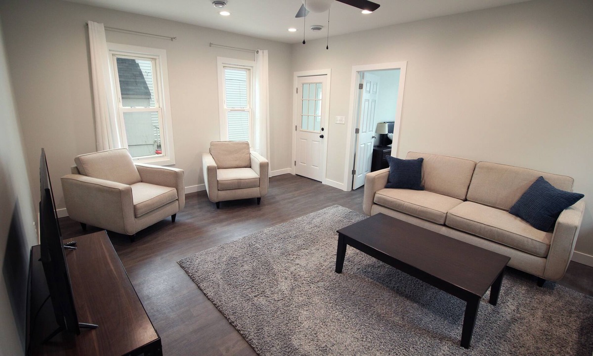 Grand Rapids House | Close to Hospitals, Downtown, Walk to Restaurants