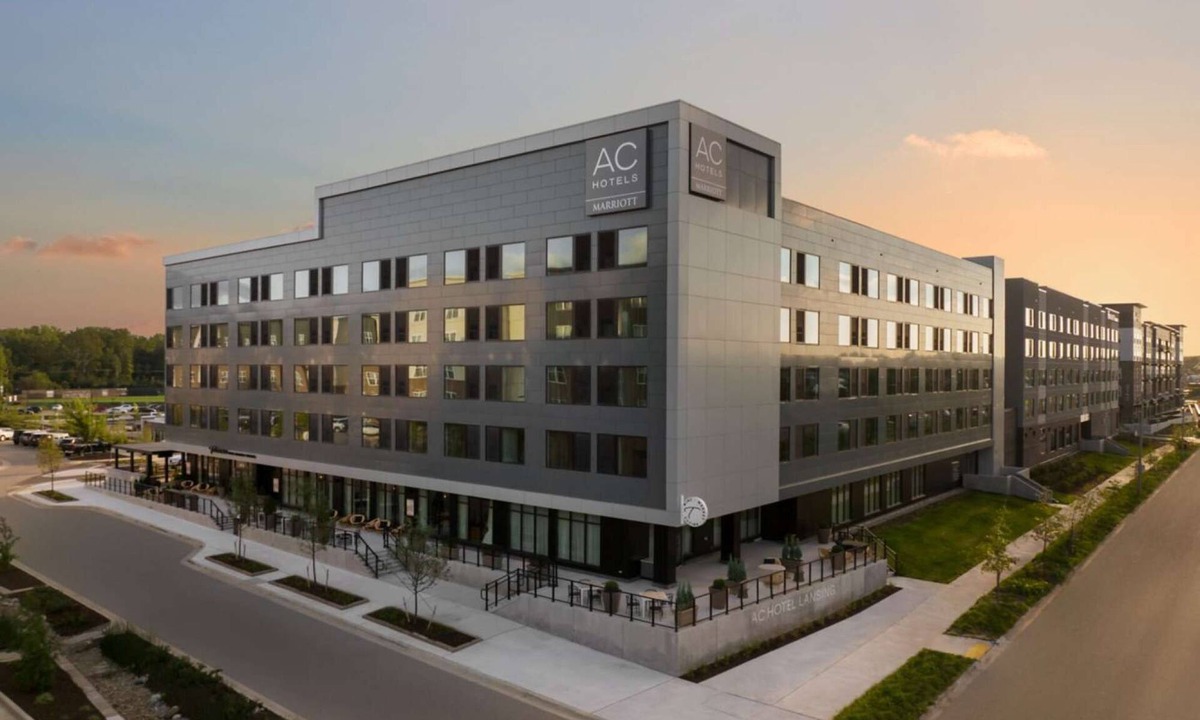 East Lansing Hotel | Close to MSU Campus + On-site Dining. Pool. Gym.