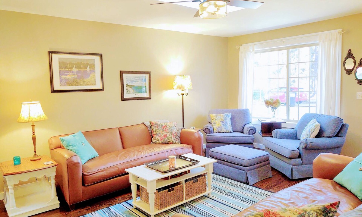 Harbert Cottage | ~Come get Cozy at this Adorable Cottage near Restaurants, Wineries & Breweries~
