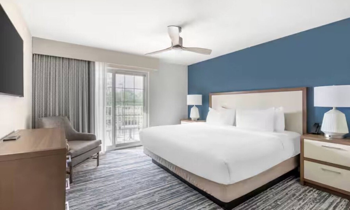 Mishawaka Hotel | Comfortable Stay for Large Families in 2 Spacious Suites w/Kitchenette
