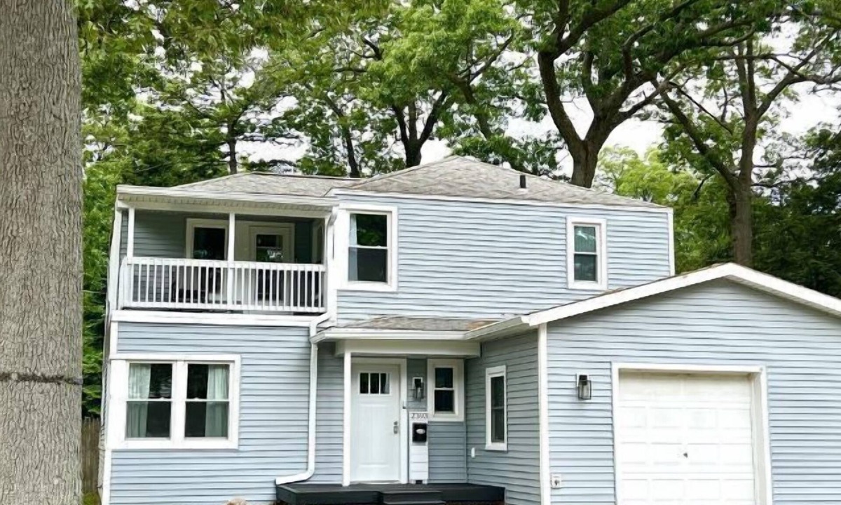 Muskegon House | Corner Crossing: Summer Fun Near Lake Michigan – Corner Crossing Awaits!