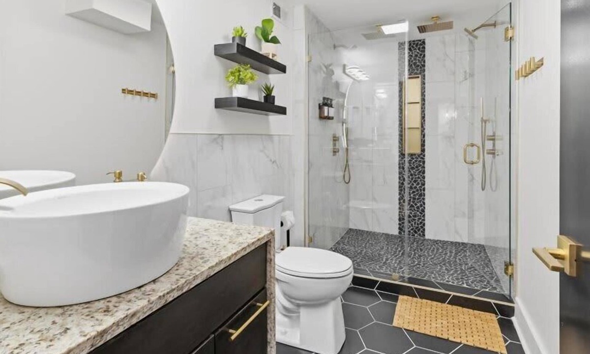 Wholesale District Apartment | Corner Flat off Meridian - Walk Anywhere Downtown