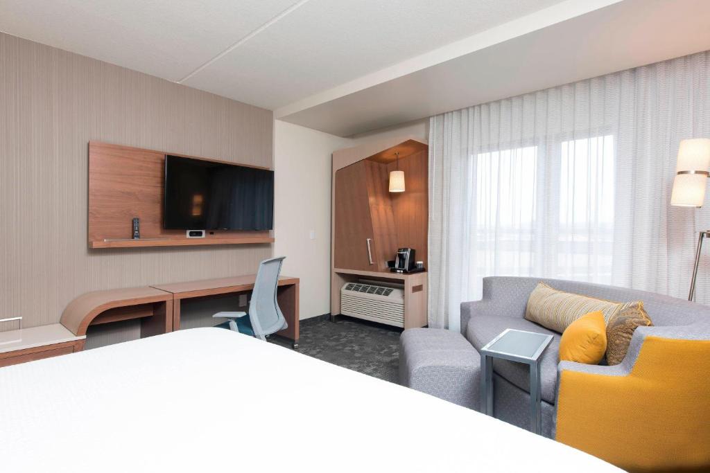 Holland Hotel | Courtyard by Marriott Holland Downtown