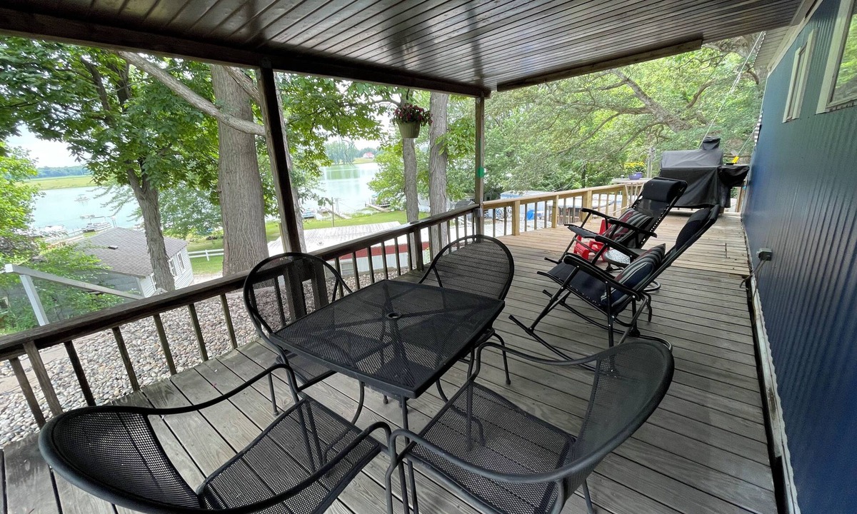 Laketon RV Rental | Cozy 2-bedroom campground @ peaceful Hill Lake Resort, Overlooking the lake.